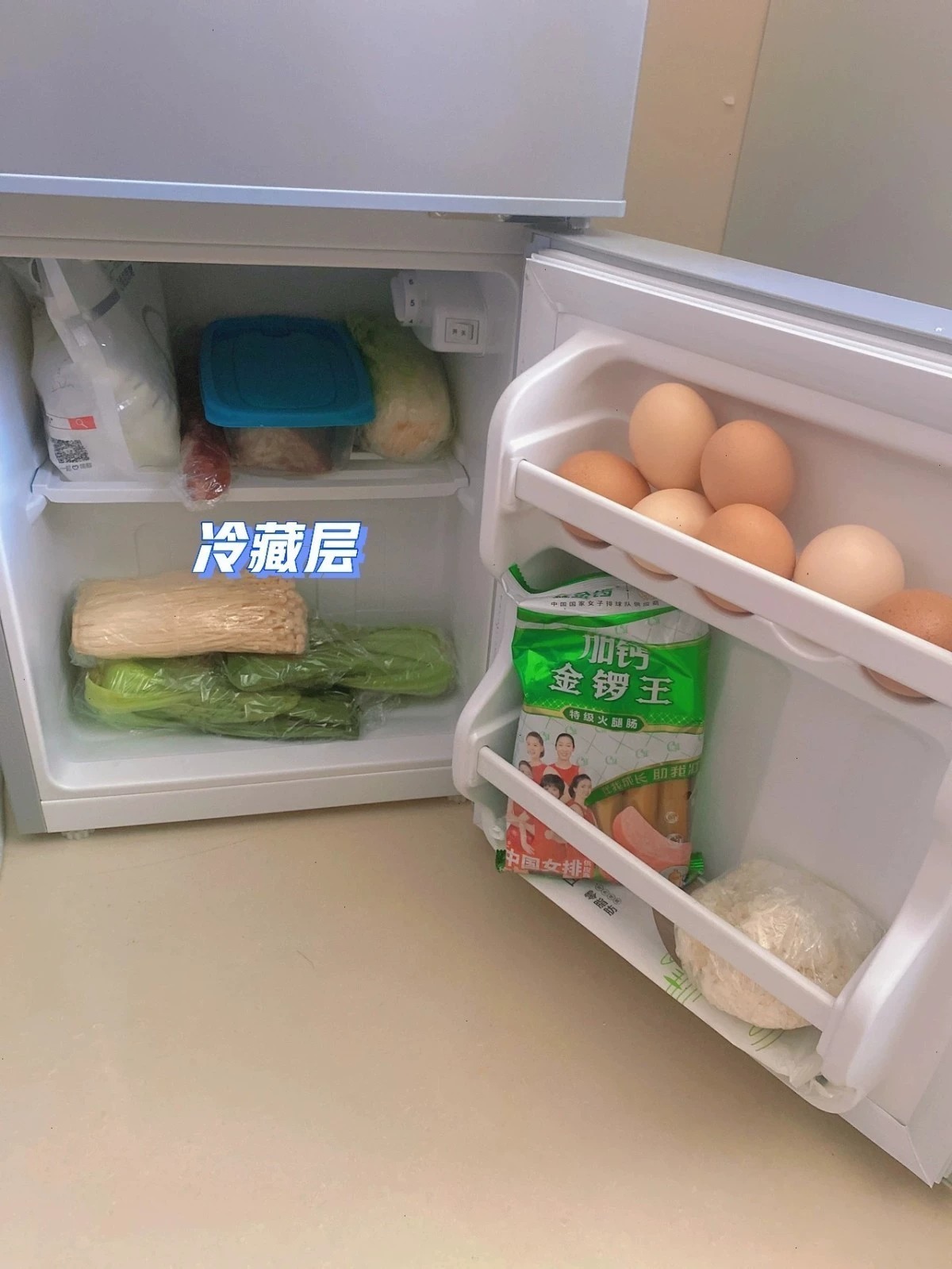 【闲置冰箱】出一台自用租房小冰箱，一两个人一起用没问题，功能全部正常，外观有一些瑕疵磕碰 美的申花迷你小冰箱全新未拆封冷藏冷冻小型家用公寓租房办公室三天一度电节